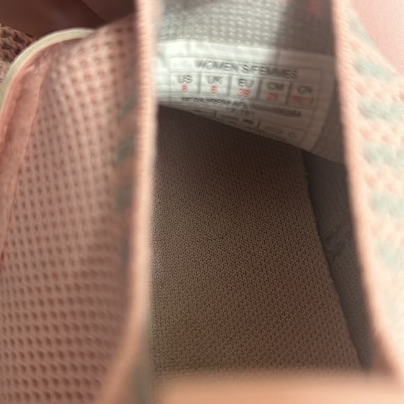 The North Face Pink shoes.Size 8 - Picture 6 of 6
